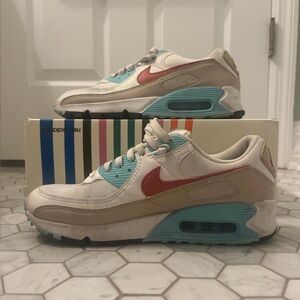Women’s Nike Air Max 90